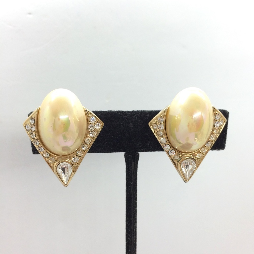 VINTAGE FAUX PEARL RHINESTONE CLIP ON EARRINGS GOLD TONE STATEMENT RUNWAY